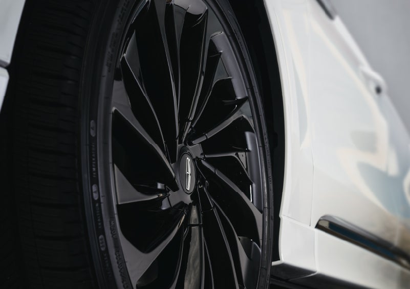 The wheel of the available Jet Appearance package is shown | White's Canyon Motors - Lincoln in Spearfish SD