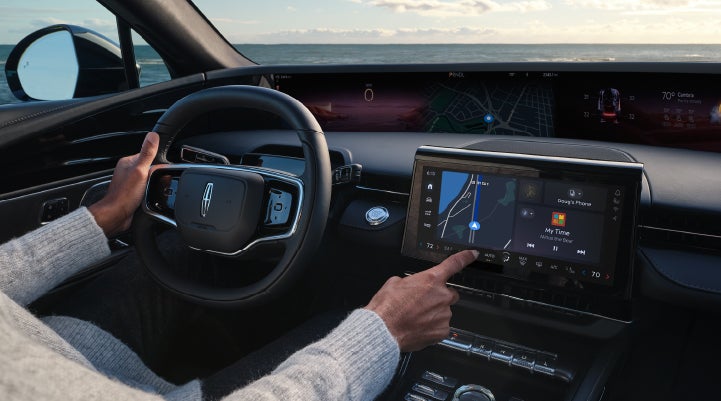 The driver of a 2024 Lincoln Nautilus® SUV interacts with the new Lincoln Digital Experience. | White's Canyon Motors - Lincoln in Spearfish SD